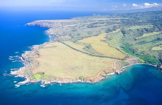 Shorline of North Shore  - Photo © Carl Amoth