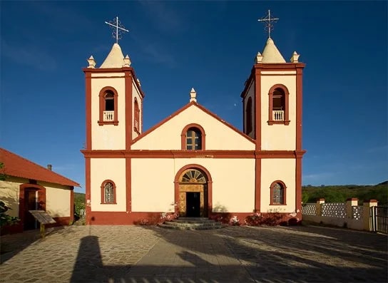 The mission church in the old mining town of El Triunfo.