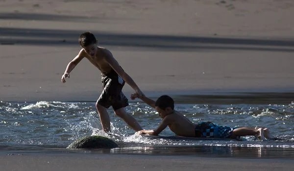Kids playing on the Waipi’o Valley beach, Big Island, Hawaii. © Carl Amoth