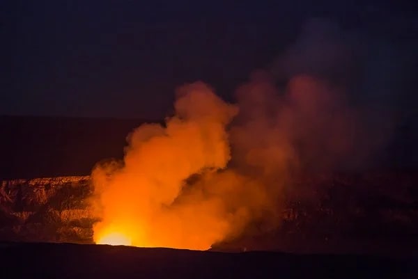 Kilauea Caldron, Volcanoes National Park, Hawaii. © Carl Amoth