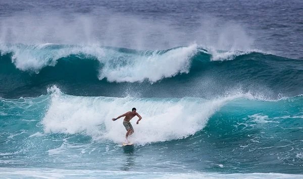 Surfer near Ho'okipa Beach. © Carl Amoth