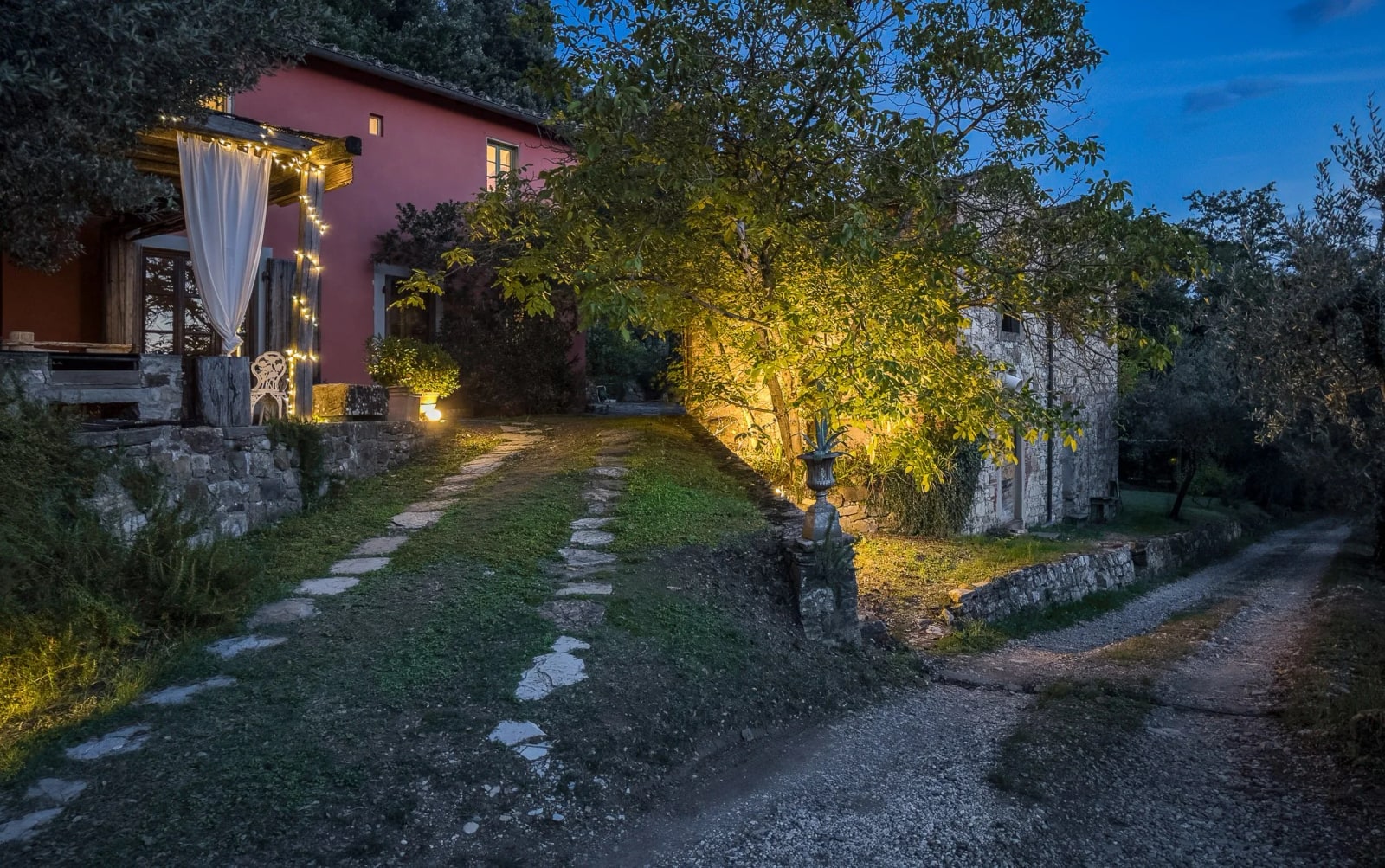Road leading through the estate up to the villa