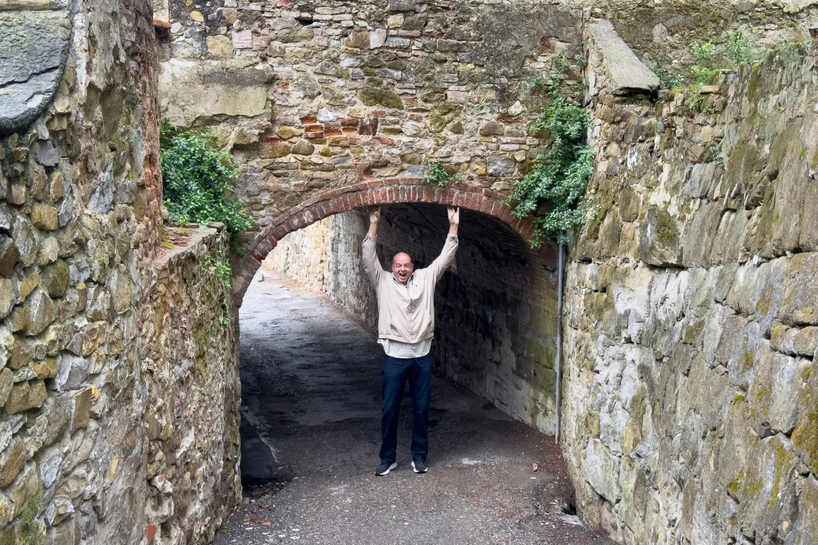 6' 5" Monte has no problem reaching the top of this tunnel