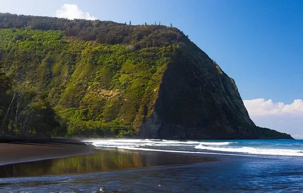 Black Sand beach of Waipi'o Valley, Big Island, Hawaii. © Carl Amoth