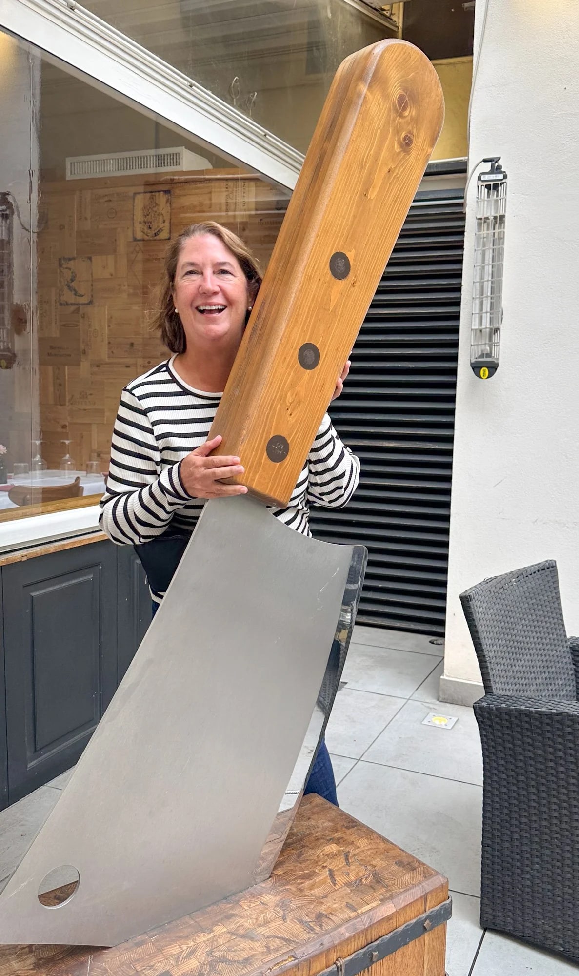 The huge steaks here require colossal cutlery!