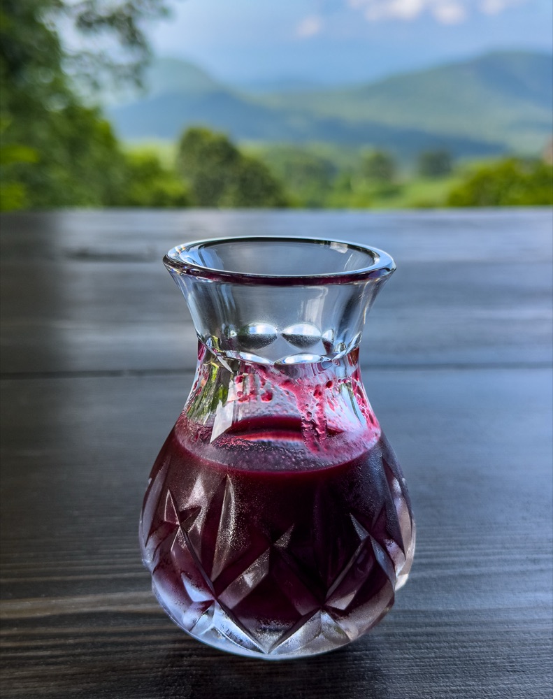 Blackberry purée in a jar
